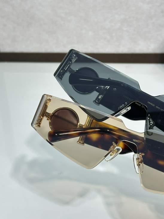 Picture of Versace Sunglasses _SKUfw77894925fw